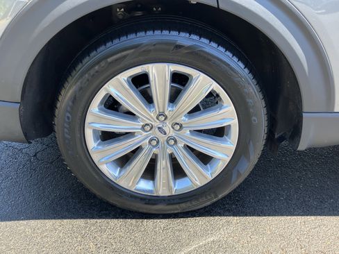 Used 2023 Ford Explorer Limited w/ Limited Technology Package RWD image 13