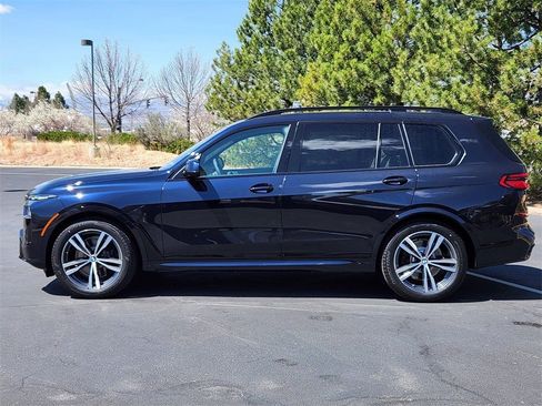 Used 2025 BMW X7 xDrive40i w/ Executive Package image 2