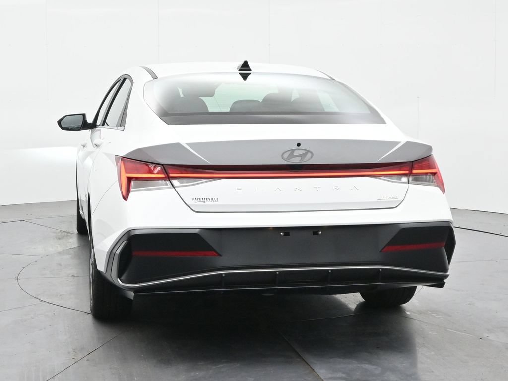 Used 2025 Hyundai Elantra Limited FWD image 7