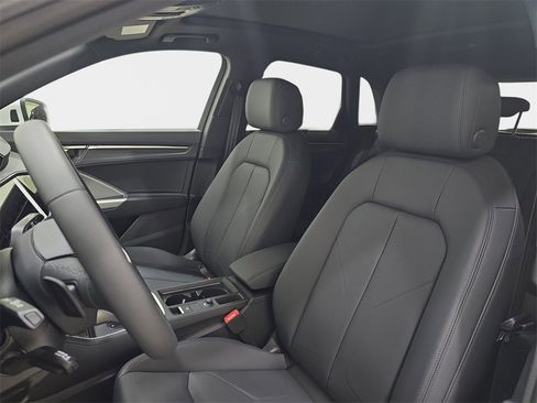 Used 2025 Audi Q3 2.0T Premium w/ Convenience Package image 15