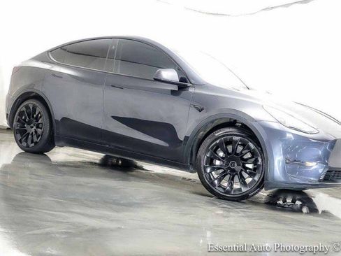 Used 2024 Tesla Model Y Long Range AWD/4WD image 4