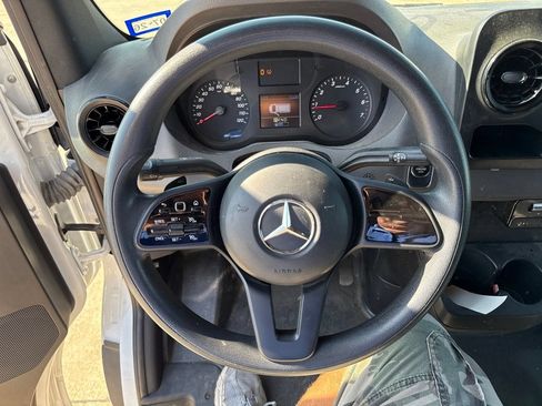 Used 2023 Mercedes-Benz Sprinter 2500 image 20
