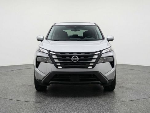 Used 2025 Nissan Rogue SV AWD/4WD image 2