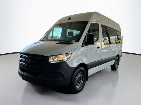 Used 2024 Mercedes-Benz Sprinter 2500 image 3