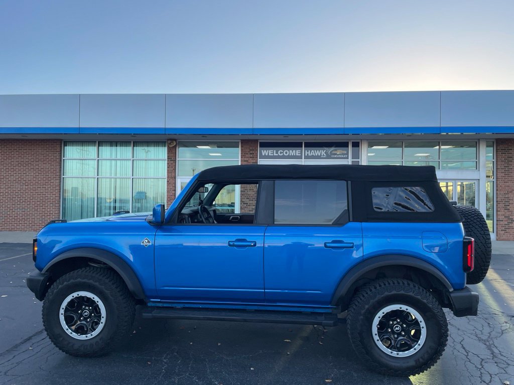 Used 2023 Ford Bronco Outer Banks w/ Sasquatch Package AWD/4WD image 2