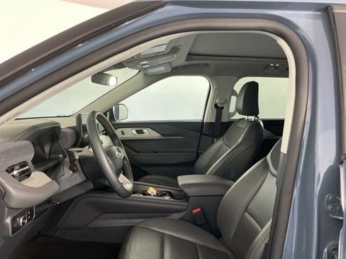 Used 2025 Ford Explorer Active w/ Active Comfort Package AWD/4WD image 10
