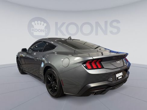 Used 2025 Ford Mustang Coupe RWD image 4