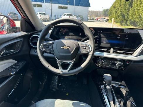 New 2026 Chevrolet Trax LT w/ LT Convenience Package FWD image 9