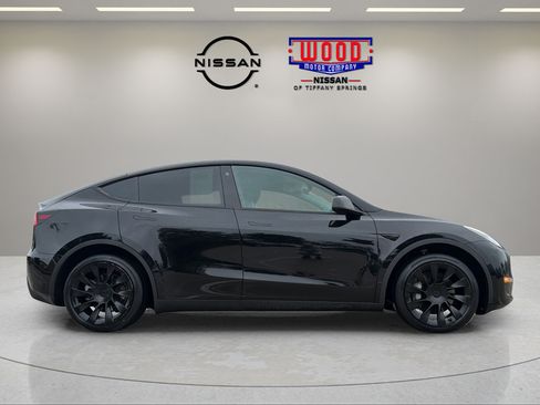 Used 2023 Tesla Model Y Long Range AWD/4WD image 2