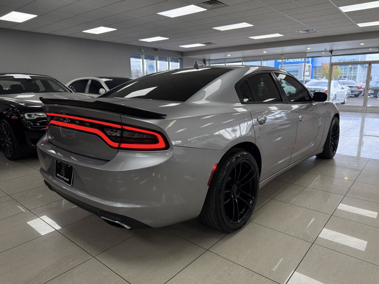 Used 2017 Dodge Charger SXT RWD image 6