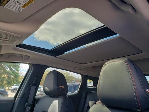 Used 2025 Nissan Kicks SR w/ SR Premium Package image 11