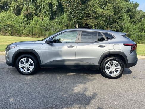 Used 2026 Chevrolet Trax LS FWD image 8