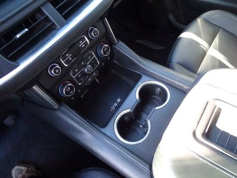 Used 2022 Chevrolet Tahoe Z71 w/ Z71 Off-Road Package AWD/4WD image 11