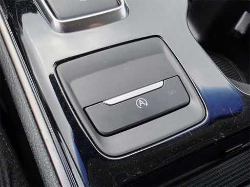 Used 2020 Ford Edge SE image 29