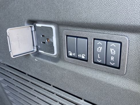 New 2025 Chevrolet Suburban RST w/ Advanced Technology Package image 19