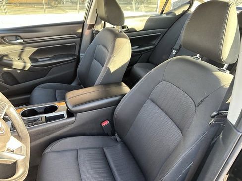 Used 2024 Nissan Altima 2.5 SV image 23