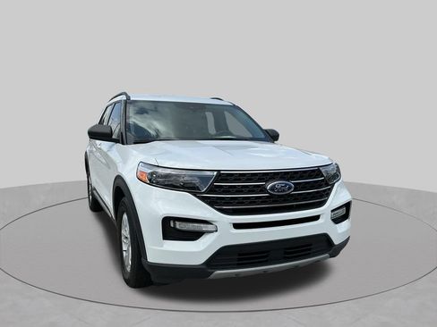 Used 2023 Ford Explorer XLT w/ Equipment Group 202A RWD image 9