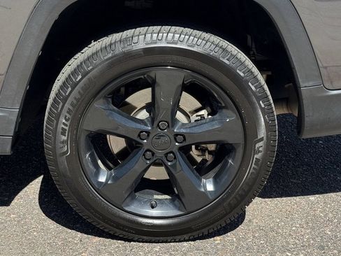 Used 2021 Jeep Grand Cherokee L Laredo AWD/4WD image 11