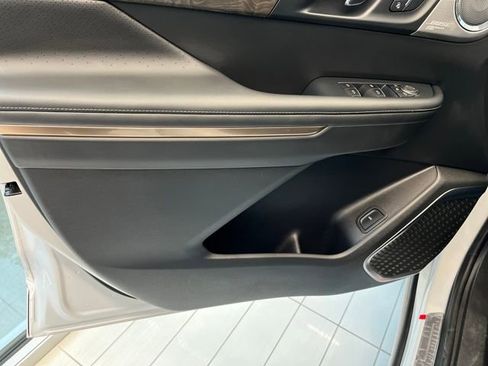 Certified 2025 Buick Enclave Avenir image 6