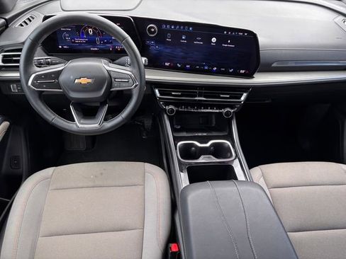 Used 2025 Chevrolet Traverse LT image 26