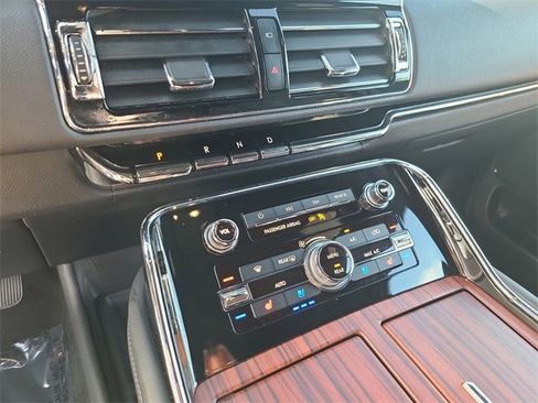 Used 2024 Lincoln Navigator Premiere image 36