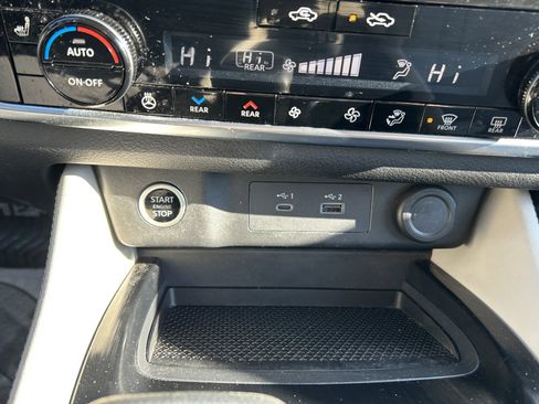 Used 2023 Nissan Rogue SL w/ SL Premium Package image 29