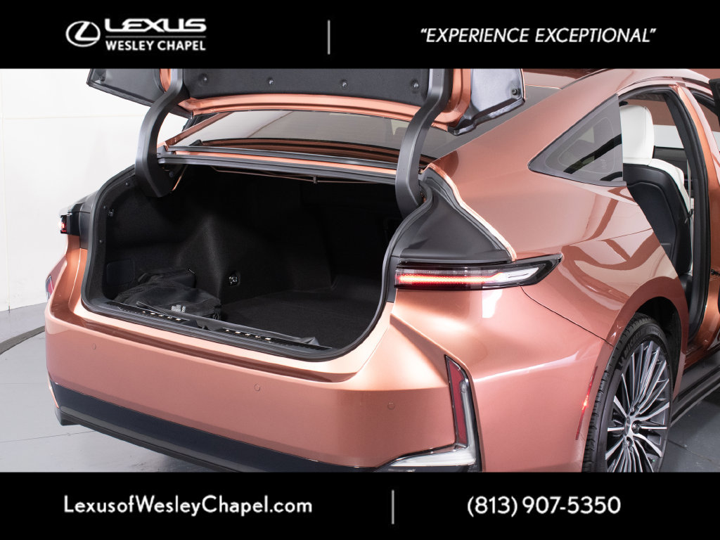 Certified 2026 Lexus ES 350e w/ Convenience Package FWD image 12