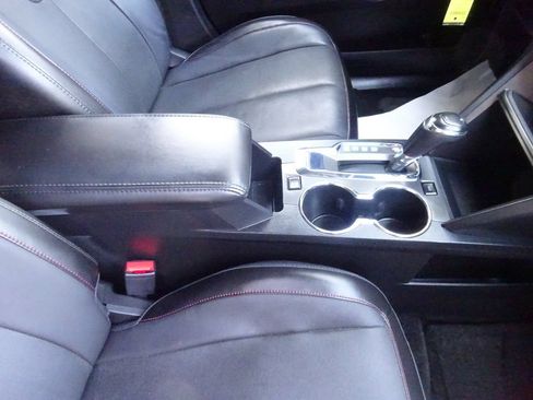Certified 2017 Chevrolet Equinox Premier w/ Enhanced Convenience Package FWD image 18