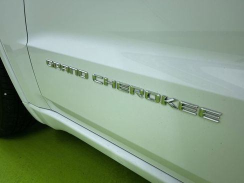 Used 2015 Jeep Grand Cherokee Overland w/ Advanced Technology Group image 15