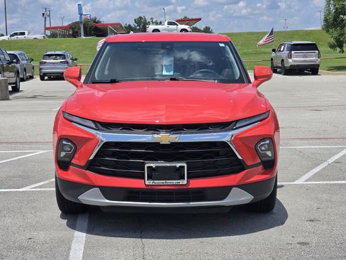 Used 2025 Chevrolet Blazer LT AWD/4WD image 2