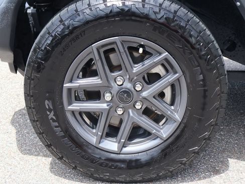 Used 2025 Jeep Wrangler Sport AWD/4WD image 9