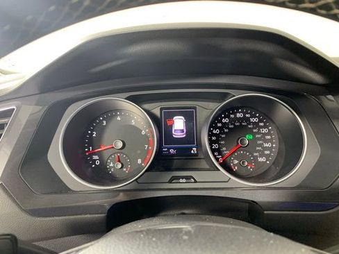 Used 2021 Volkswagen Tiguan SE w/ Panoramic Sunroof Package image 18