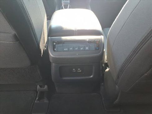 Used 2024 Nissan Pathfinder SV AWD/4WD image 32