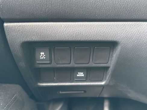 Used 2015 Nissan Pathfinder S image 28