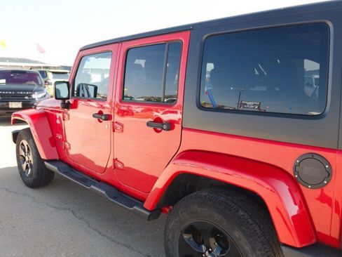 Used 2017 Jeep Wrangler Unlimited Sahara AWD/4WD image 8