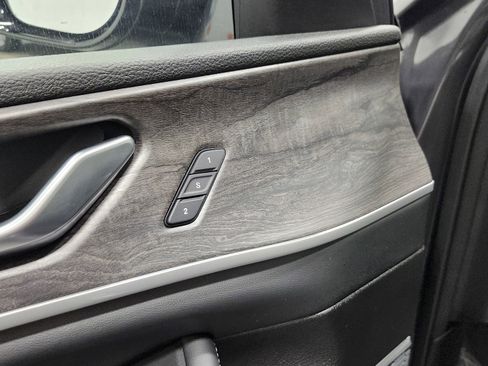 Used 2023 Jeep Grand Cherokee 4WD 4xe image 28