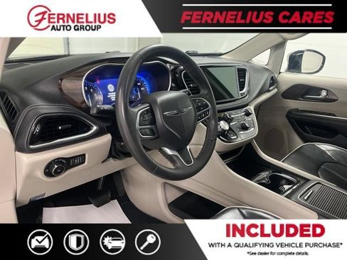 Used 2023 Chrysler Pacifica Limited FWD image 37