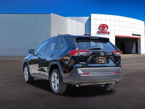 Used 2025 Toyota RAV4 XLE FWD image 12