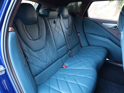 Used 2023 BMW XM image 23