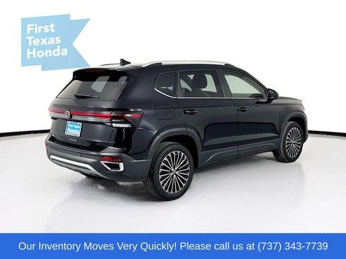 Used 2025 Volkswagen Taos SE image 8