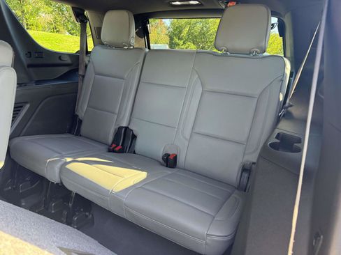 Used 2021 GMC Yukon SLT w/ SLT Luxury Plus Package image 16