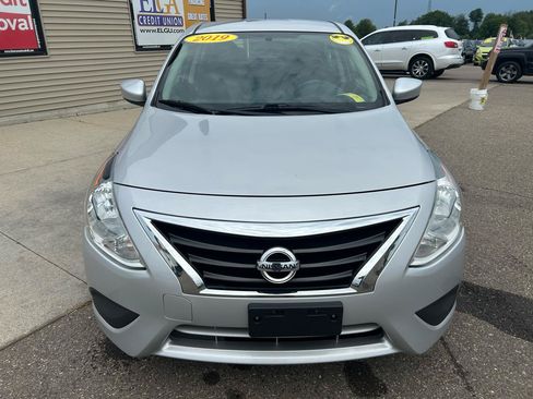 Used 2019 Nissan Versa SV FWD image 2