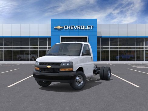 New 2025 Chevrolet Express 3500 image 40