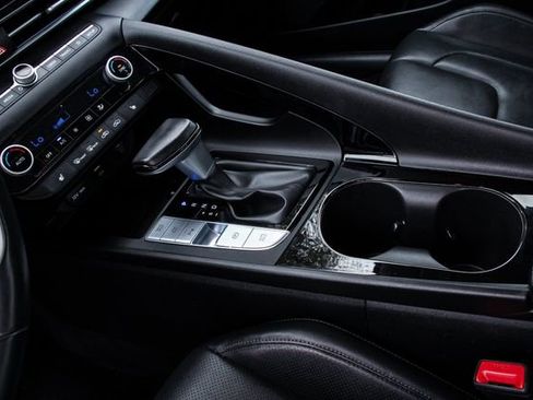 Used 2024 Hyundai Elantra Limited image 23