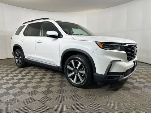 Used 2023 Honda Pilot Touring image 2