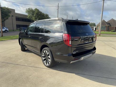 Used 2025 Ford Expedition Platinum w/ Driver's Package AWD/4WD image 5