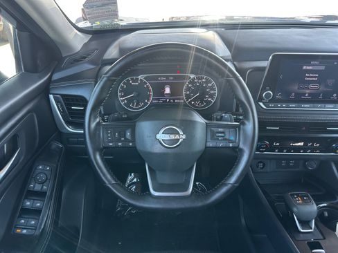 Used 2025 Nissan Rogue SV FWD image 12