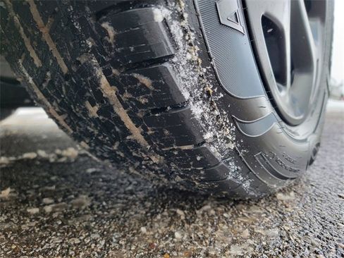 Certified 2023 Chrysler Pacifica Touring-L w/ S Appearance Package image 17