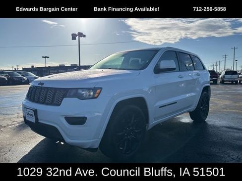 Used 2021 Jeep Grand Cherokee Laredo X image 4