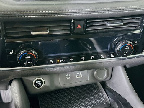 Used 2023 Nissan Rogue SL image 23